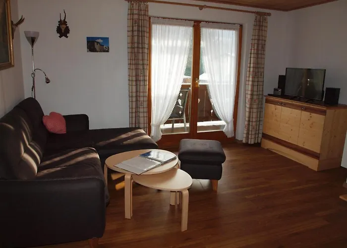 Gaestehaus Watzmannblick 招待所 4*