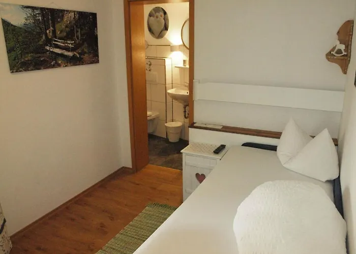 Gaestehaus Watzmannblick 招待所 4*